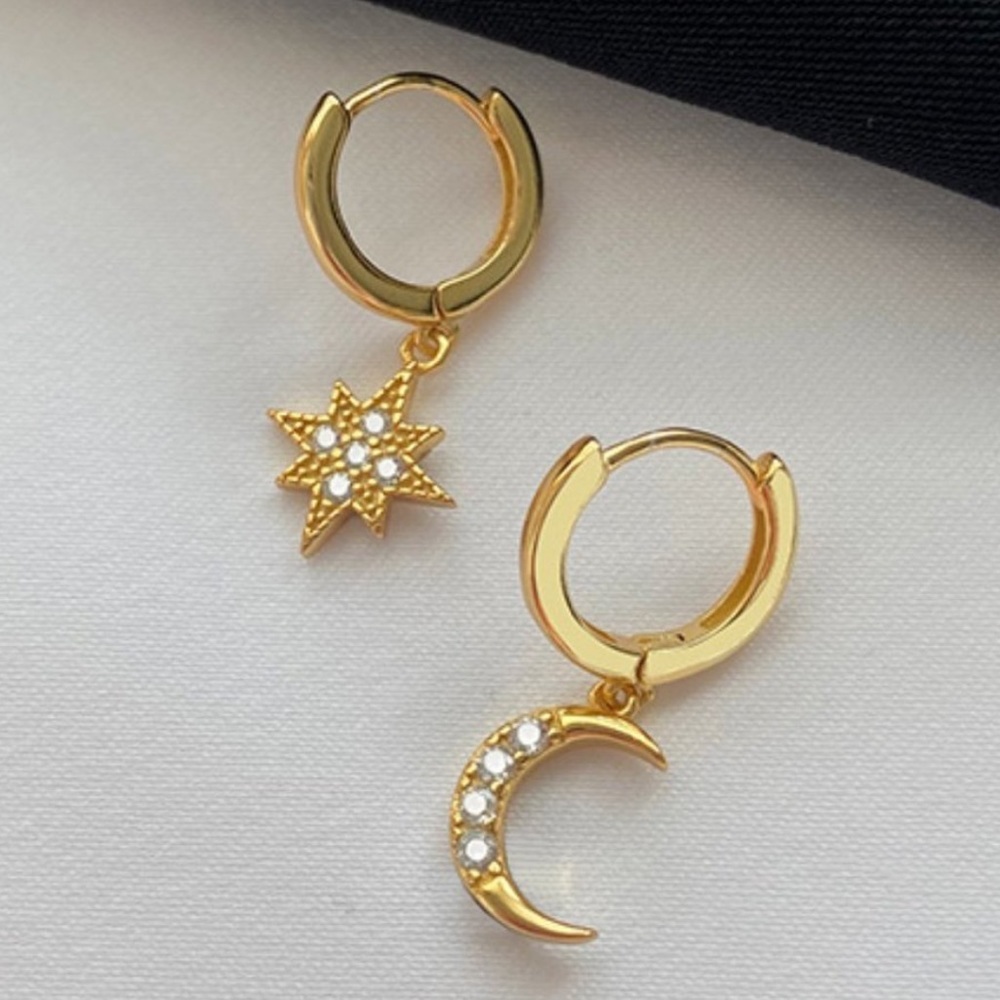NEW 18K GOLD DIAMOND MOON STAR HOOPS